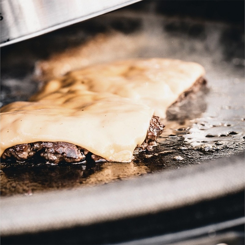 Kamado Μαντεμένια Πλάκα Ψησίματος Μισοφέγγαρο Διπλής Όψης Classic Joe - KJ-HCIGRIDDLE